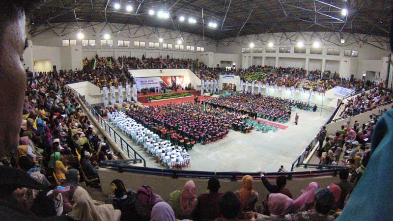 Wisuda-POLNES-2016-view-dari-Penonton-atas