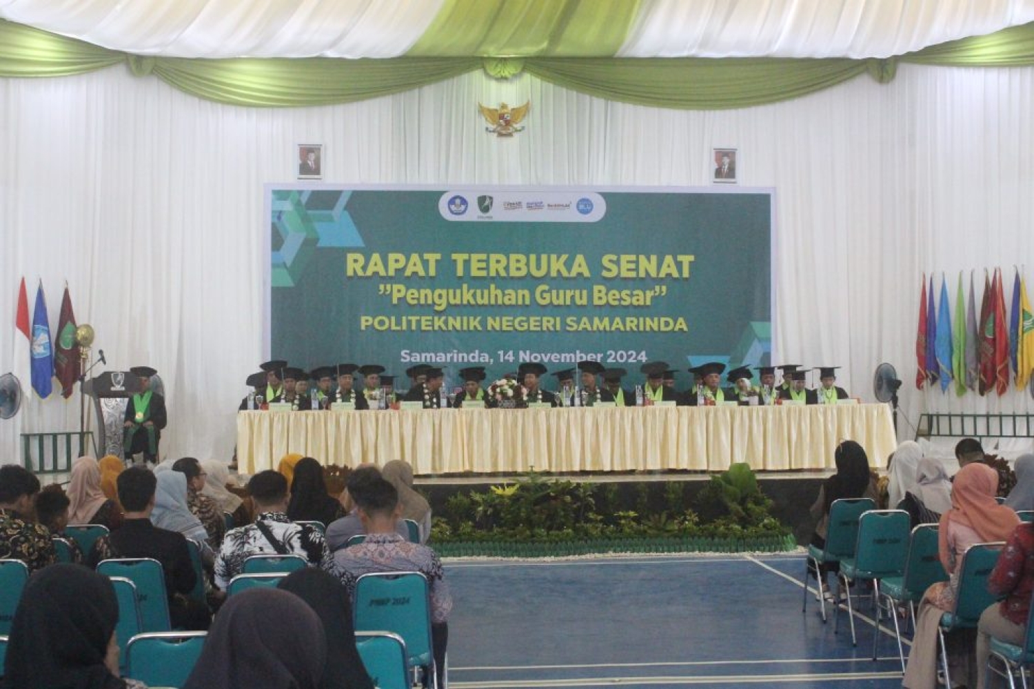 CETAK SEJARAH: PENGUKUHAN GURU BESAR PERTAMA POLITEKNIK NEGERI SAMARINDA SETELAH 37 TAHUN BERDIRI